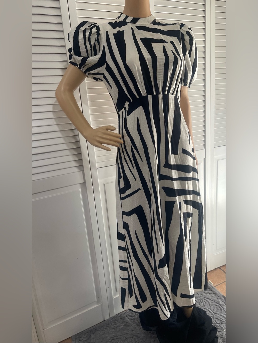 Black & White Zebra-Stripe Maxi Dress with Puff Sleeves